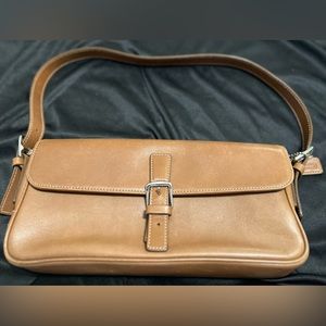 COACH No.KOS-7784 Full Tan Leather Handbag
Brown Lining
Size 11" × 6" used
